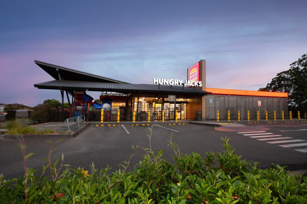 HJ_Newcomb_dusk_front_02-min