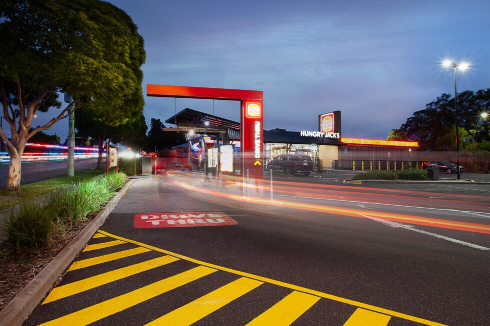 HJ_Newcomb_night_drive-thru_01-min